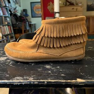Minnetonka Double Fringe Side Zip Tan Suede Moccasin Boots